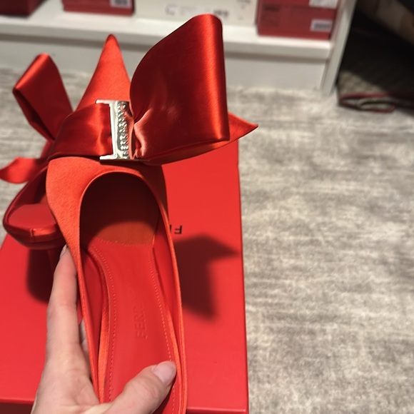 BRAND NEW never worn Ferragamo satin mules, size 6 1/2! - Picture 7 of 11